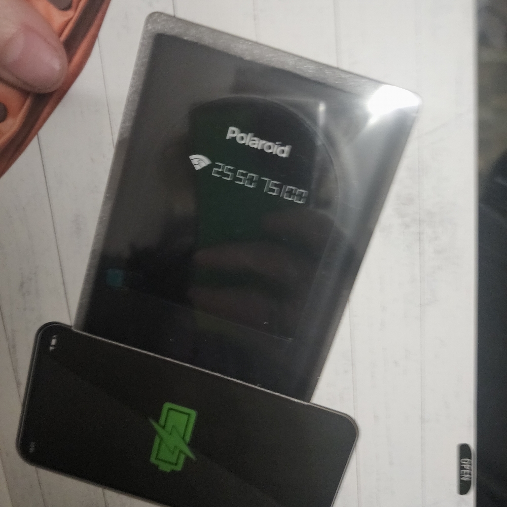 Polaroid wireless power bank and charger